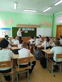 Уроки финансовой грамотности для учащихся 1 класса МБОУ Адамовская средняя общеобразовательная школа № 2 и для учащихся 4 класса МБОУ Адамовская средняя общеобразовательная школа №1